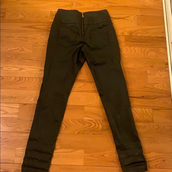 Black high waisted jeans/Size 27-28 - Picture 2 of 3